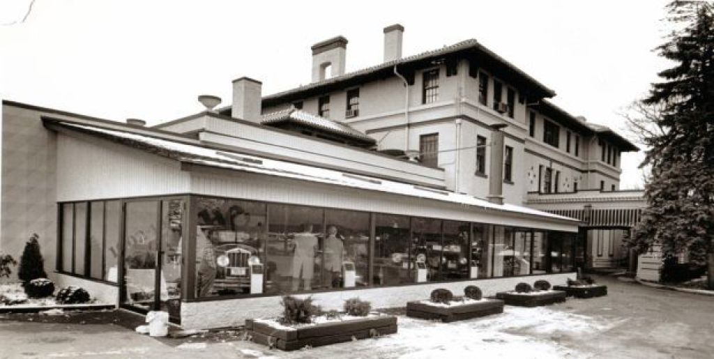 Velie's, Moline
